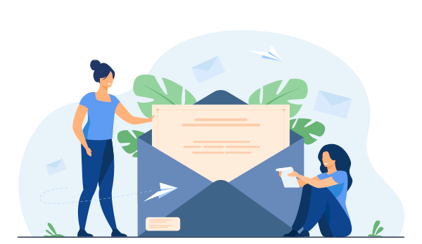 Imagem, duas pessoas, uma sentada e uma em pé, cada uma de um lado de uma carta gigante.